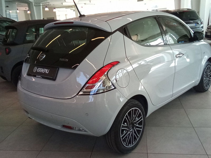 Lancia Ypsilon usata a Rimini (11)