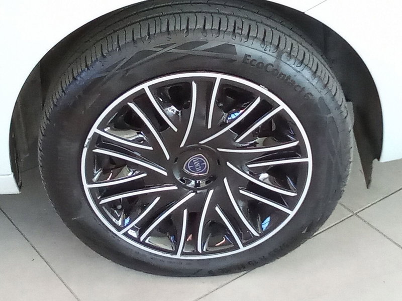 Lancia Ypsilon usata a Rimini (16)
