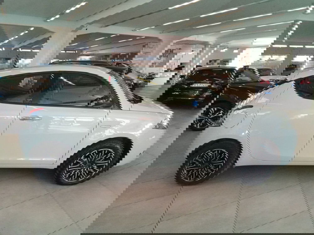 Lancia Ypsilon usata a Rimini (17)