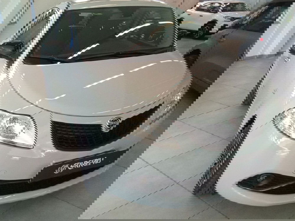 Lancia Ypsilon usata a Rimini (18)