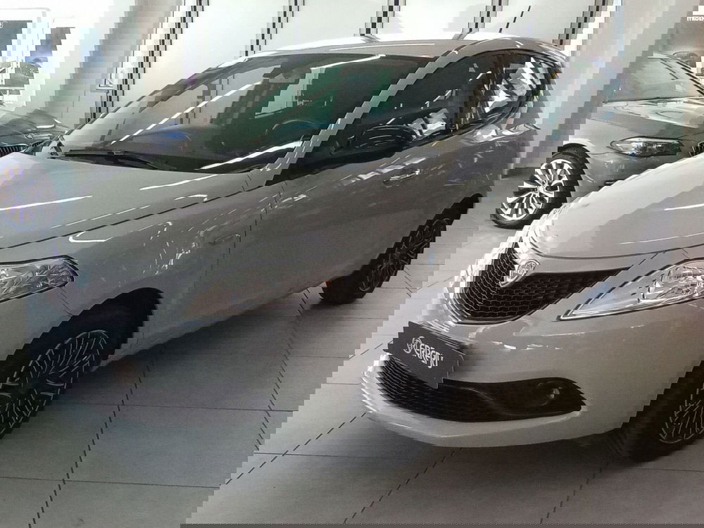 Lancia Ypsilon usata a Rimini (19)