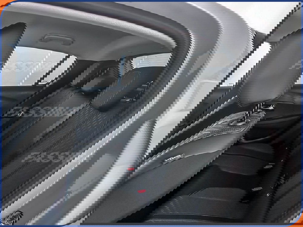 Peugeot 208 nuova a Milano (10)