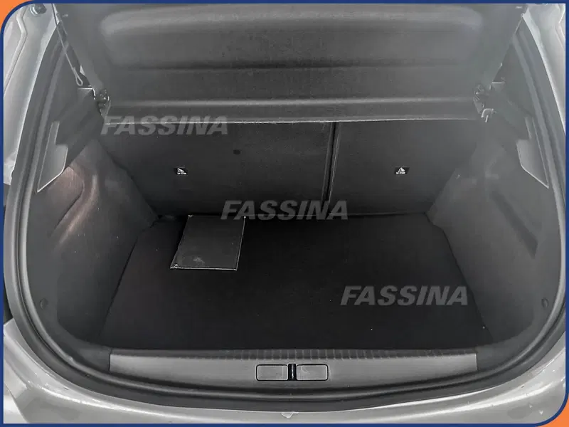Peugeot 208 nuova a Milano (11)