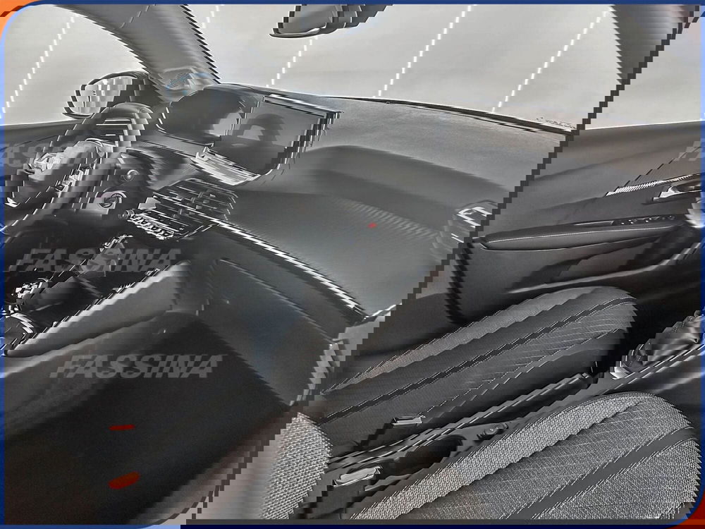 Peugeot 208 nuova a Milano (12)