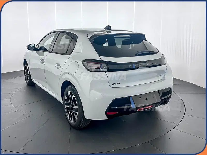 Peugeot 208 nuova a Milano (4)