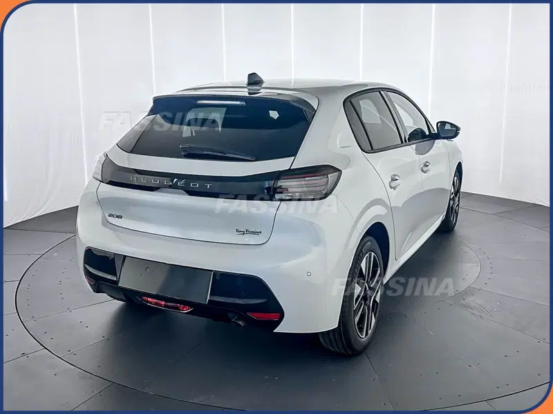 Peugeot 208 nuova a Milano (6)