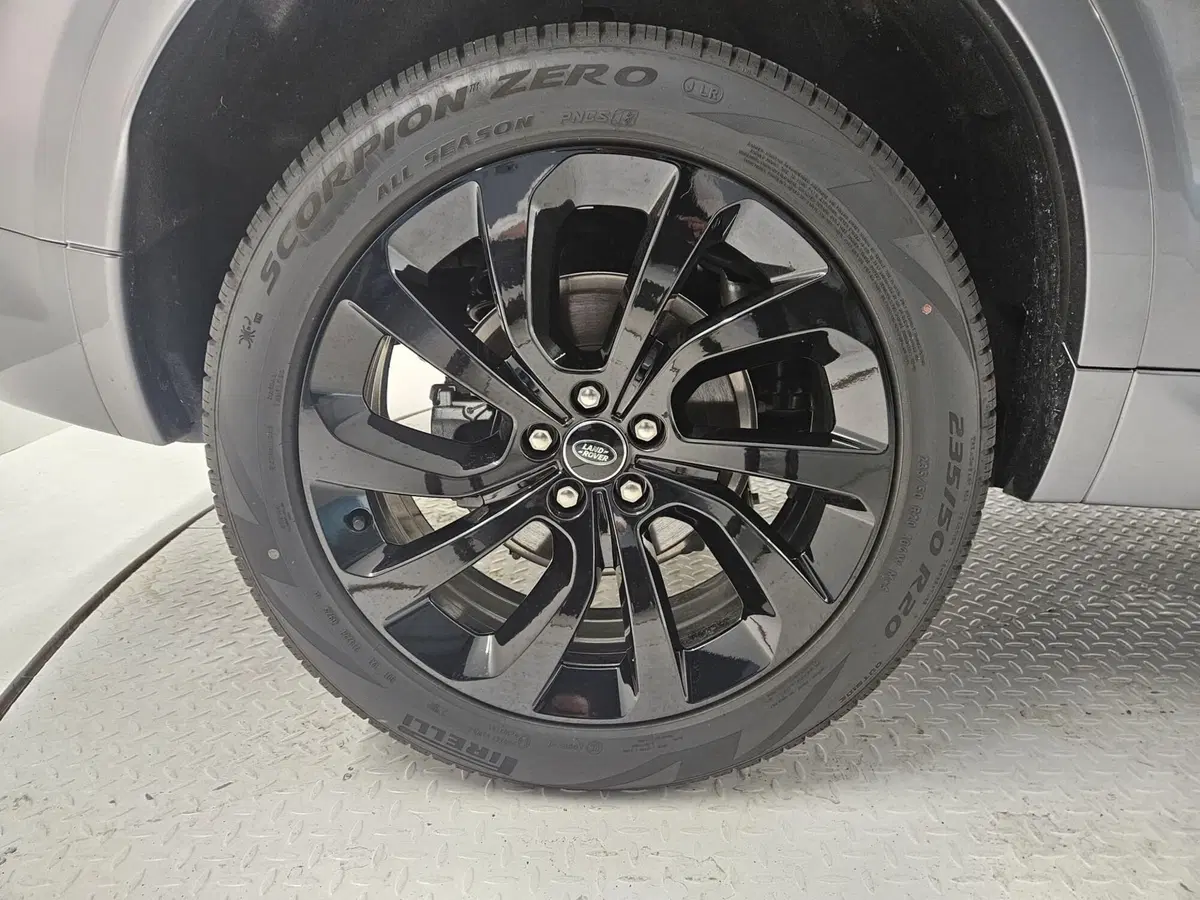 Land Rover Discovery Sport usata a Bergamo (9)