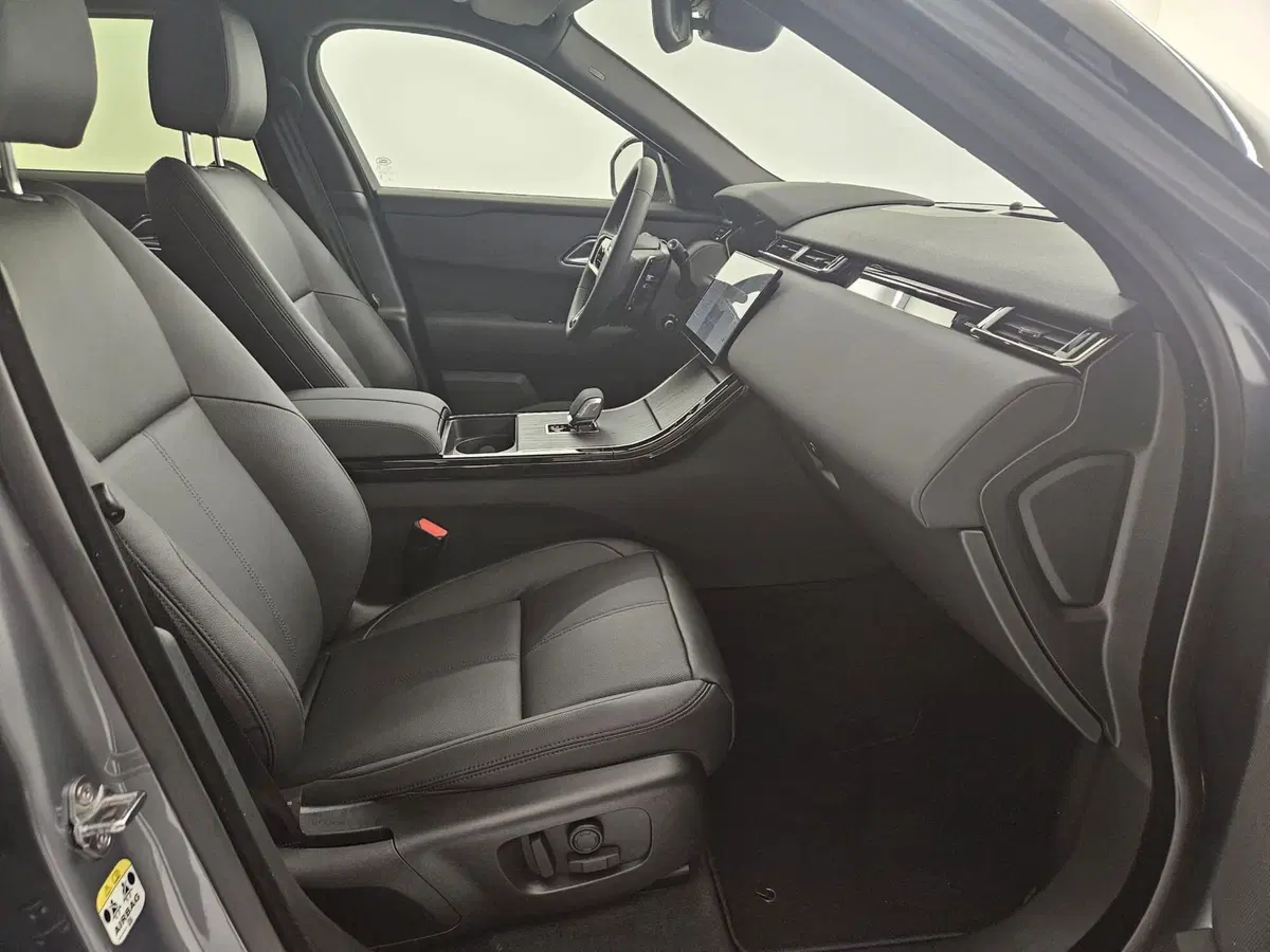 Land Rover Range Rover Velar nuova a Bergamo (3)