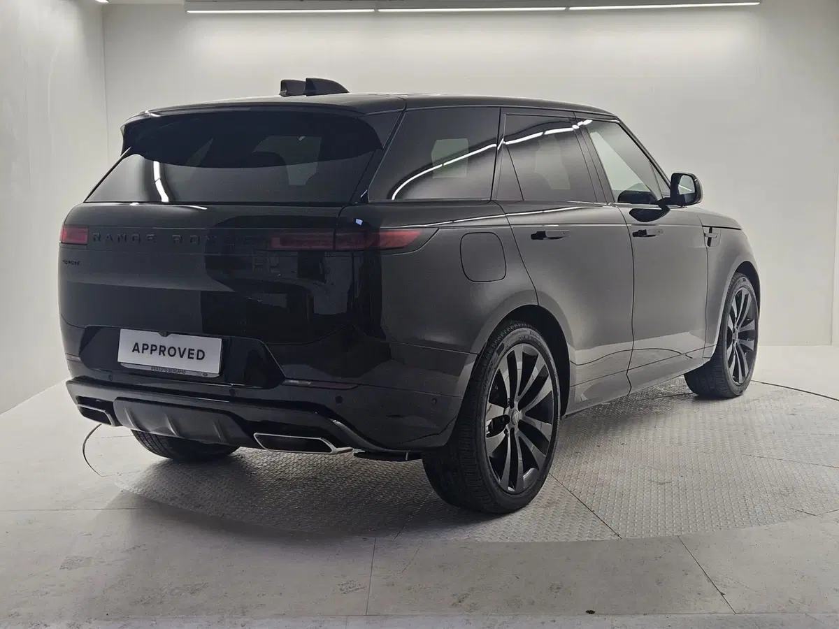 Land Rover Range Rover Sport nuova a Bergamo (2)