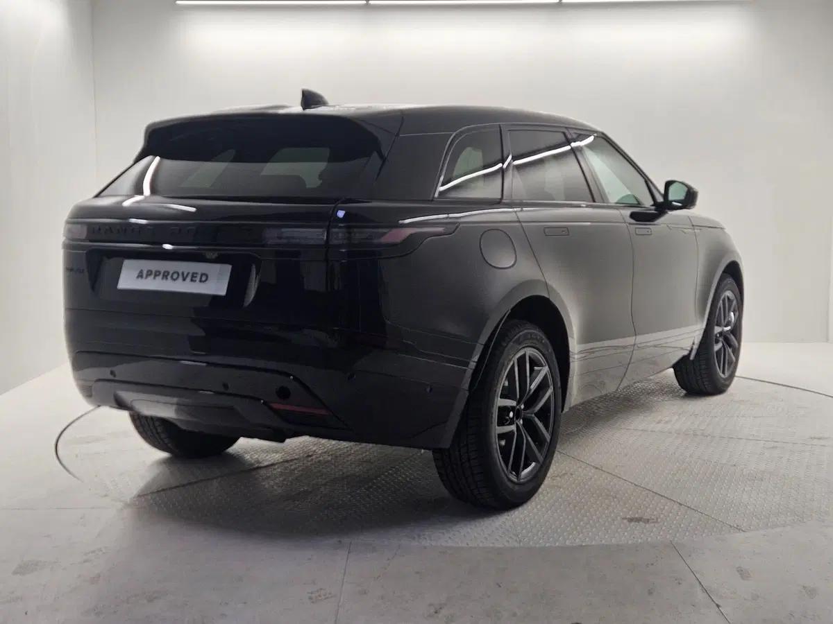 Land Rover Range Rover Velar nuova a Bergamo (2)
