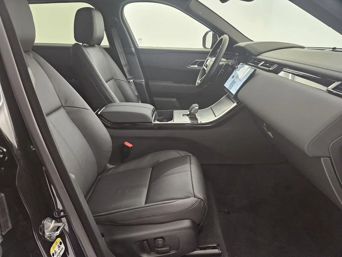 Land Rover Range Rover Velar nuova a Bergamo (3)