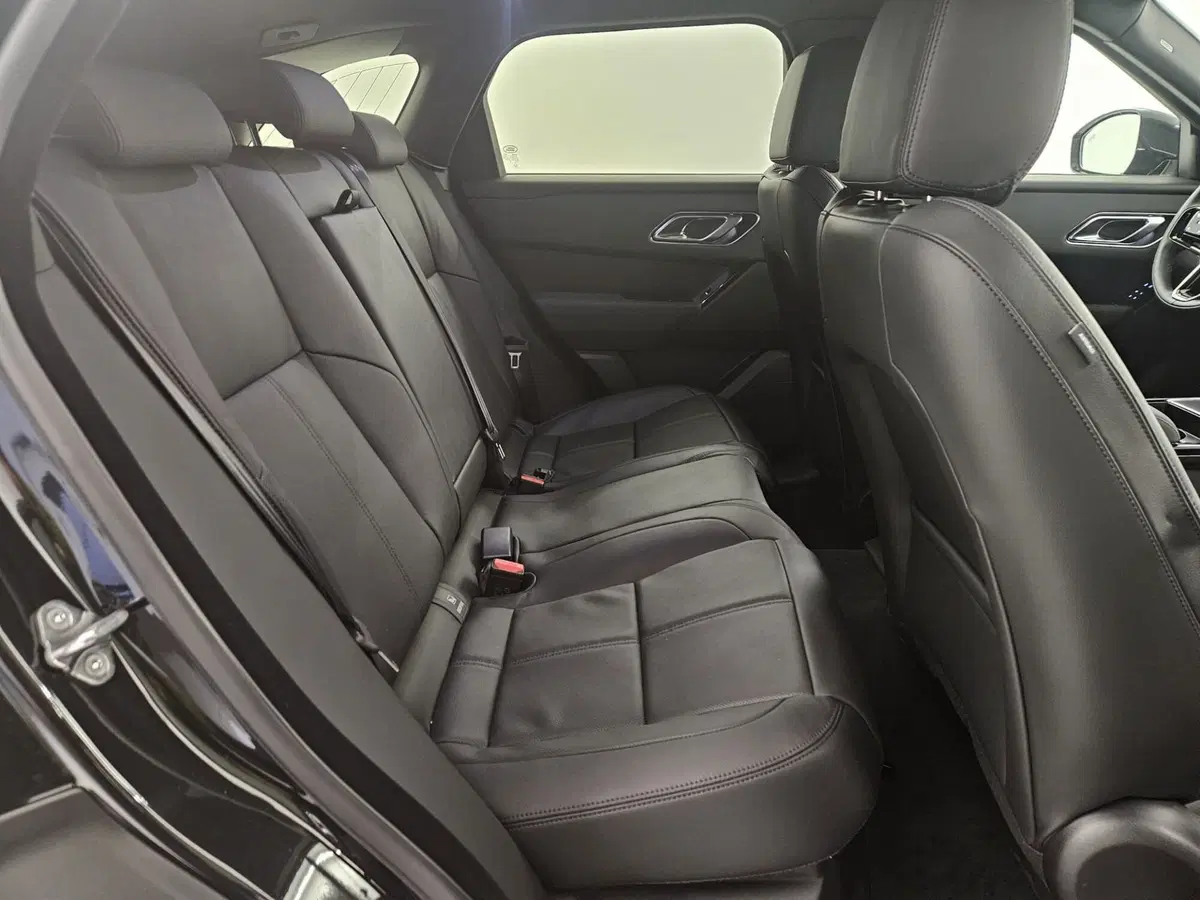 Land Rover Range Rover Velar nuova a Bergamo (5)