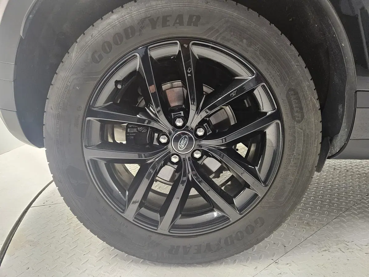 Land Rover Range Rover Velar nuova a Bergamo (9)