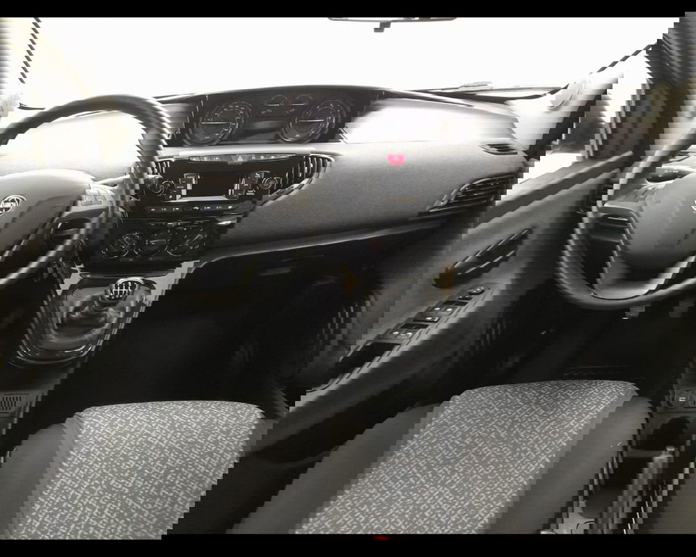 Lancia Ypsilon usata a Alessandria (16)