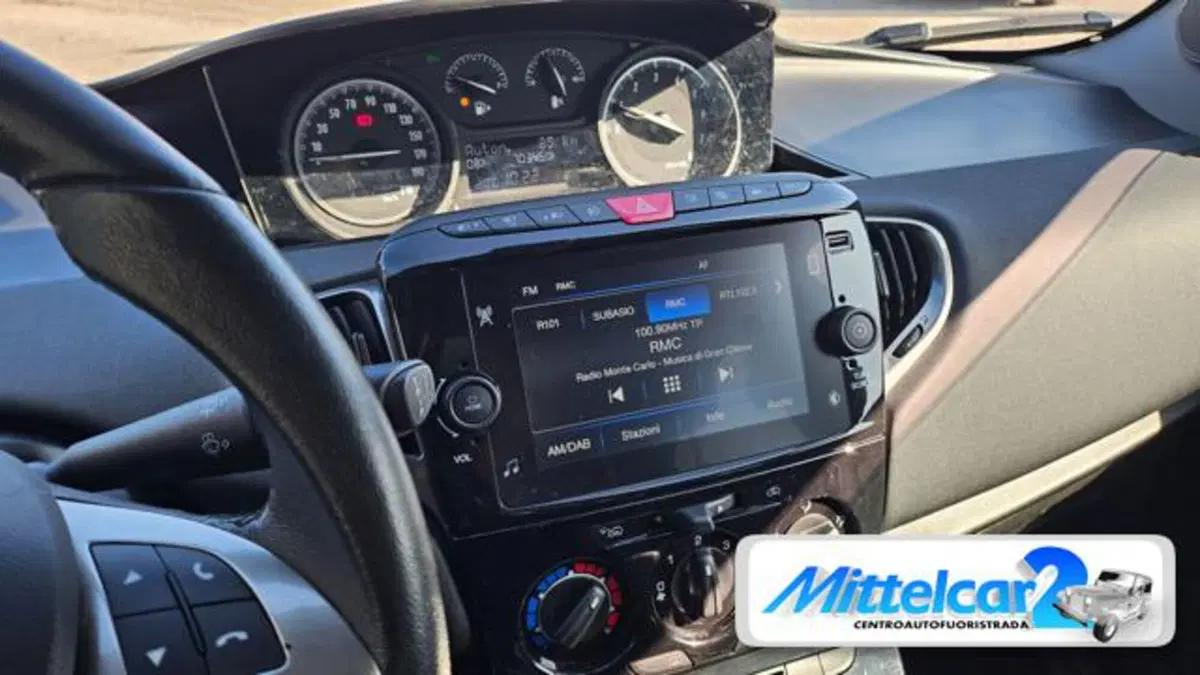 Lancia Ypsilon usata a Udine (10)