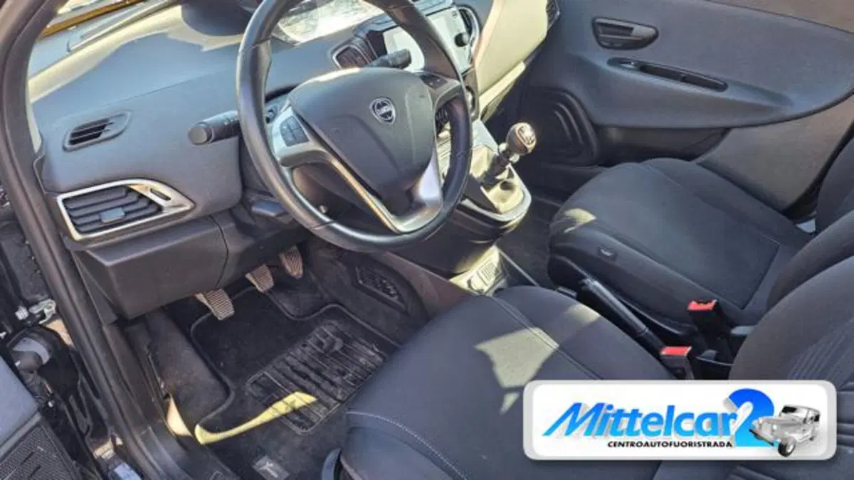Lancia Ypsilon usata a Udine (11)