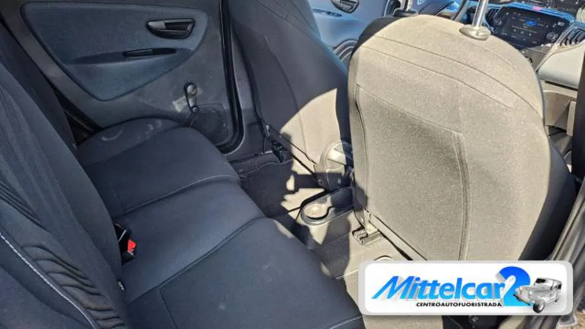 Lancia Ypsilon usata a Udine (13)