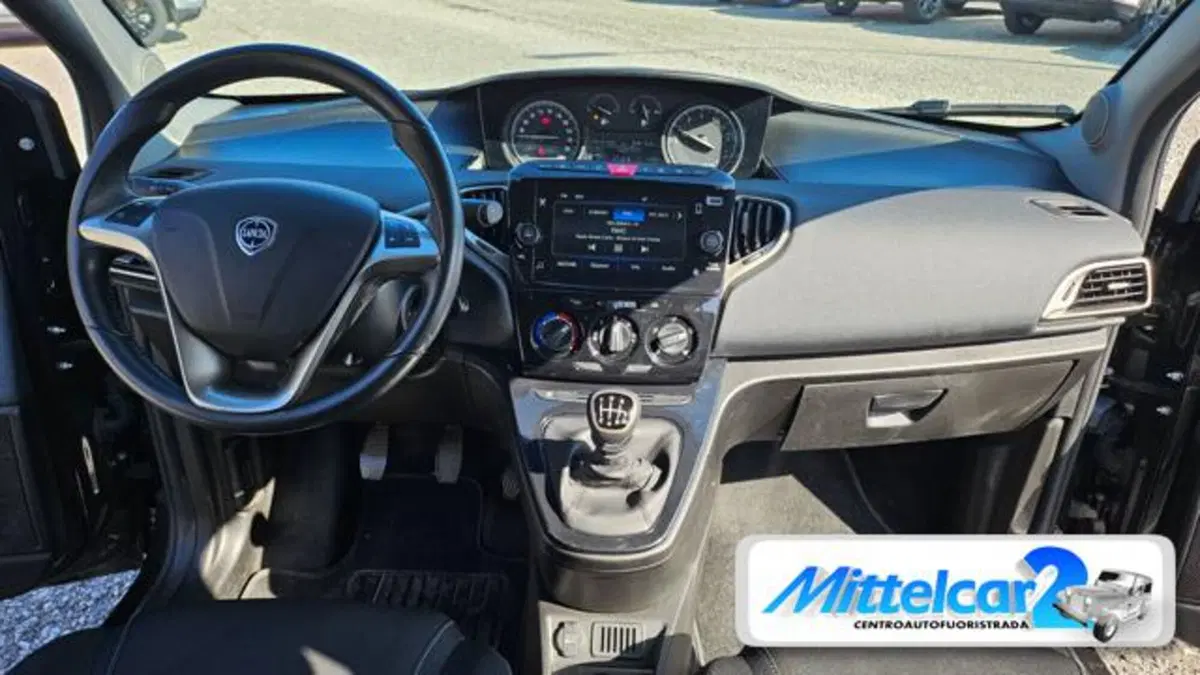 Lancia Ypsilon usata a Udine (14)