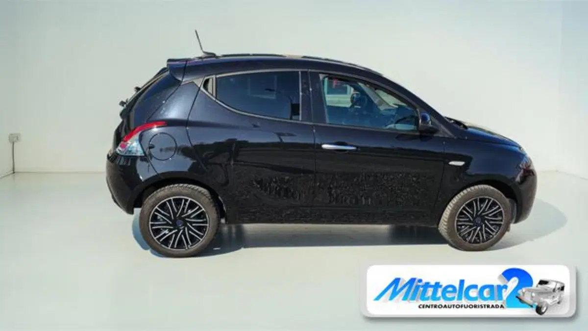 Lancia Ypsilon usata a Udine (6)