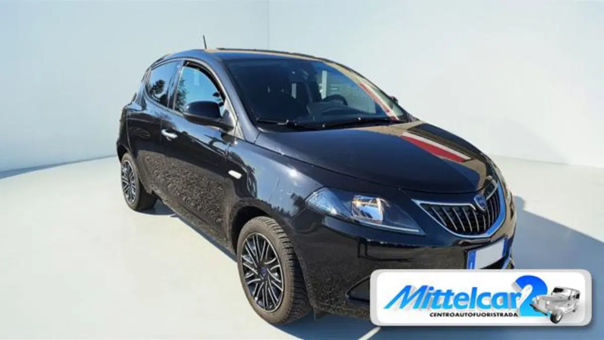 Lancia Ypsilon usata a Udine (7)