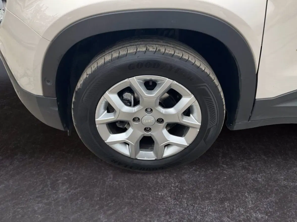 Jeep Avenger usata a Milano (16)