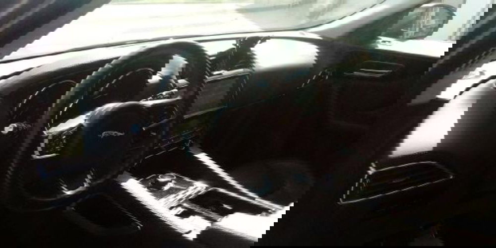 Jaguar F-Pace usata a Udine (18)