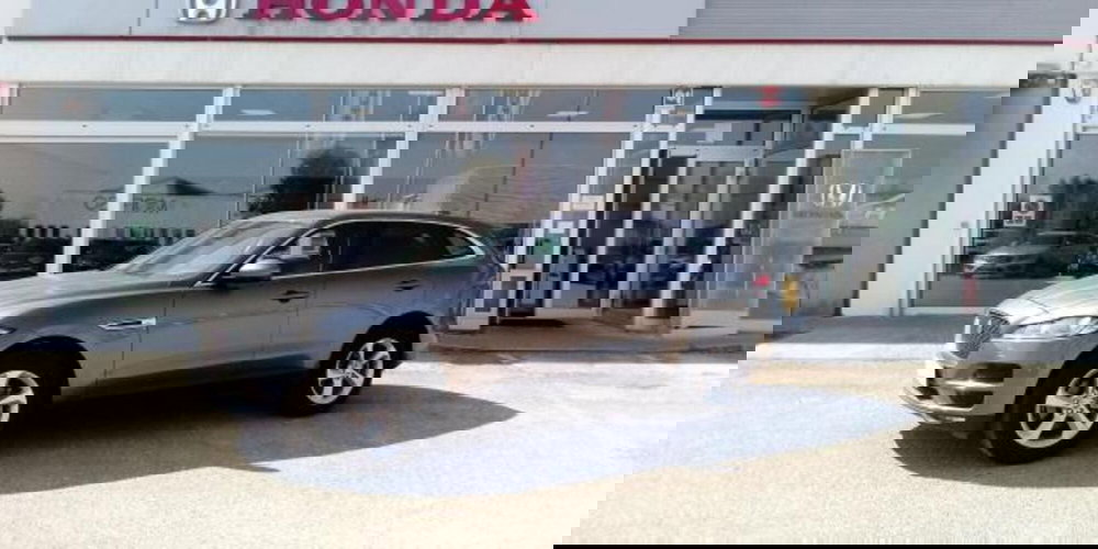 Jaguar F-Pace usata a Udine (2)