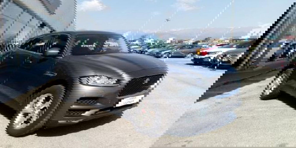 Jaguar F-Pace usata a Udine (3)