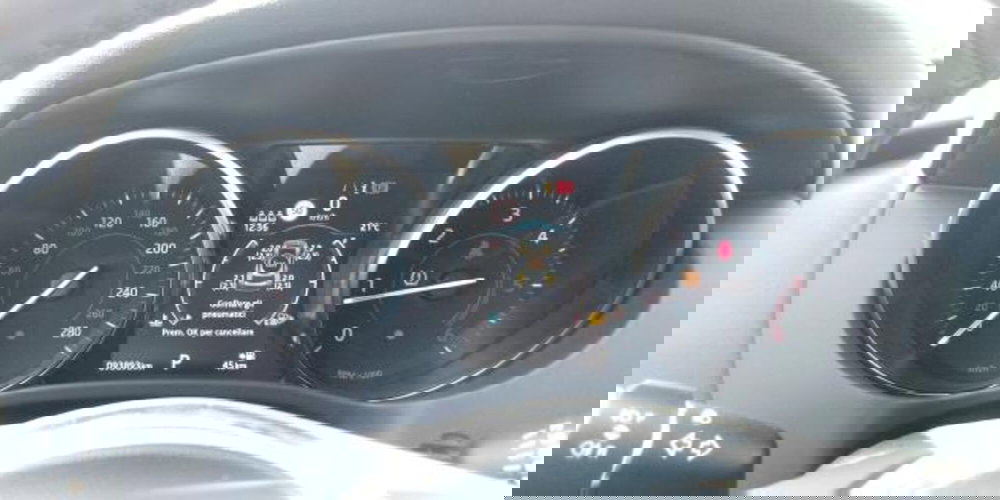 Jaguar F-Pace usata a Udine (6)