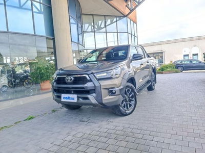 Toyota Hilux 2.8 D A/T 4WD porte Double Cab Invincible del 2022 usata a Castelfranco di Sotto
