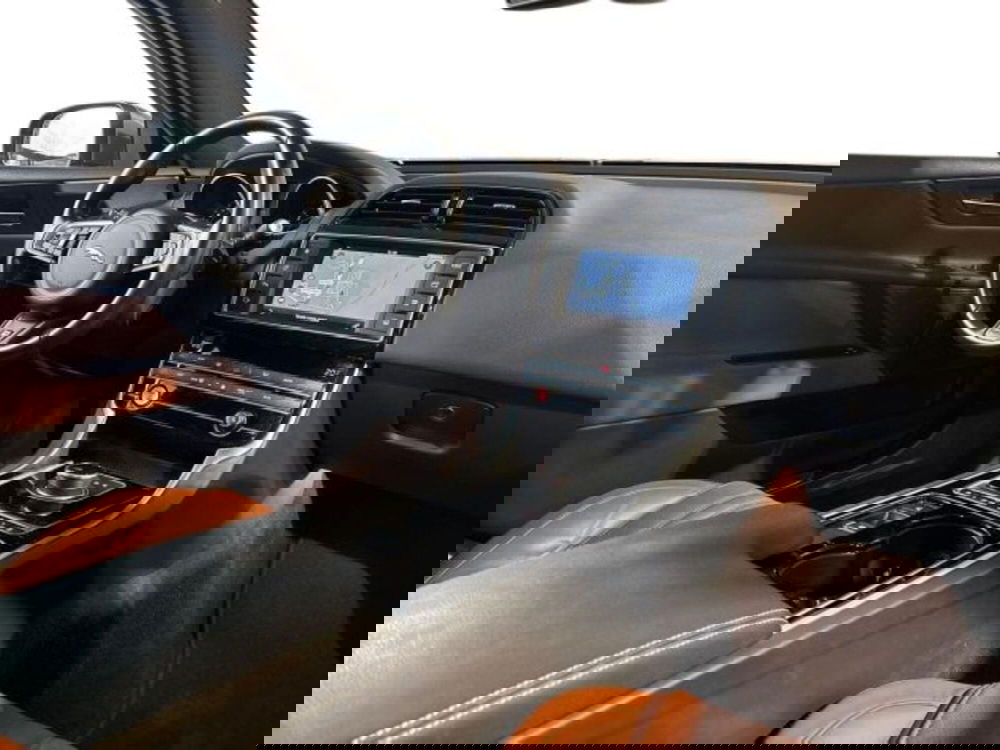 Jaguar XE usata a Bologna (15)