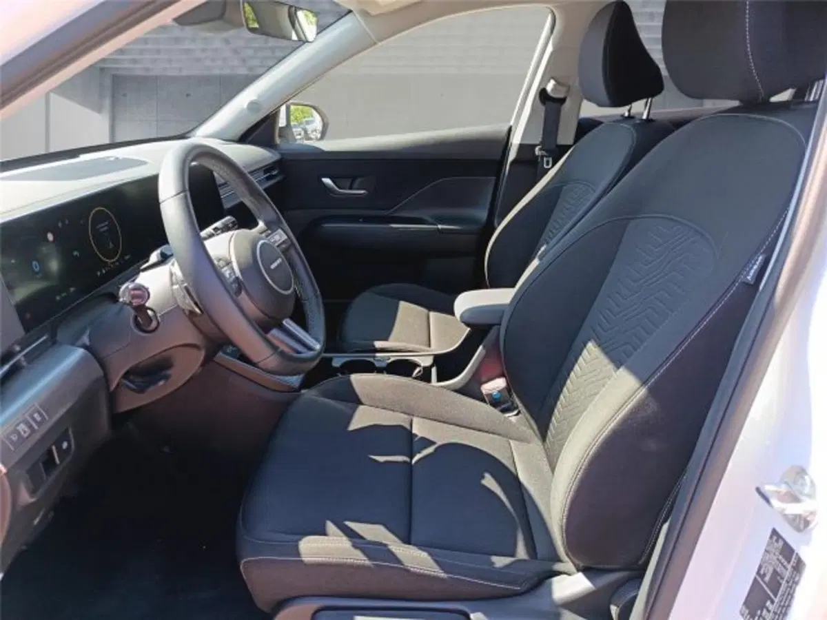 Hyundai Kona usata a Bari (11)