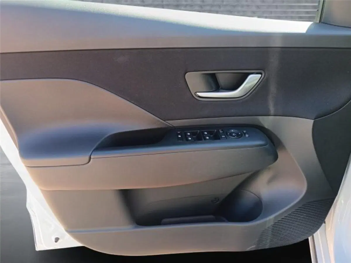 Hyundai Kona usata a Bari (9)