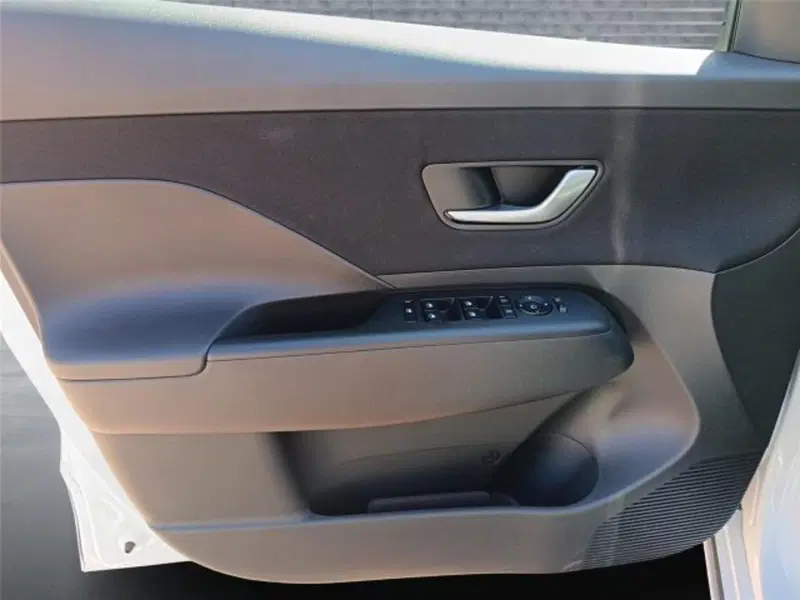 Hyundai Kona usata a Bari (9)