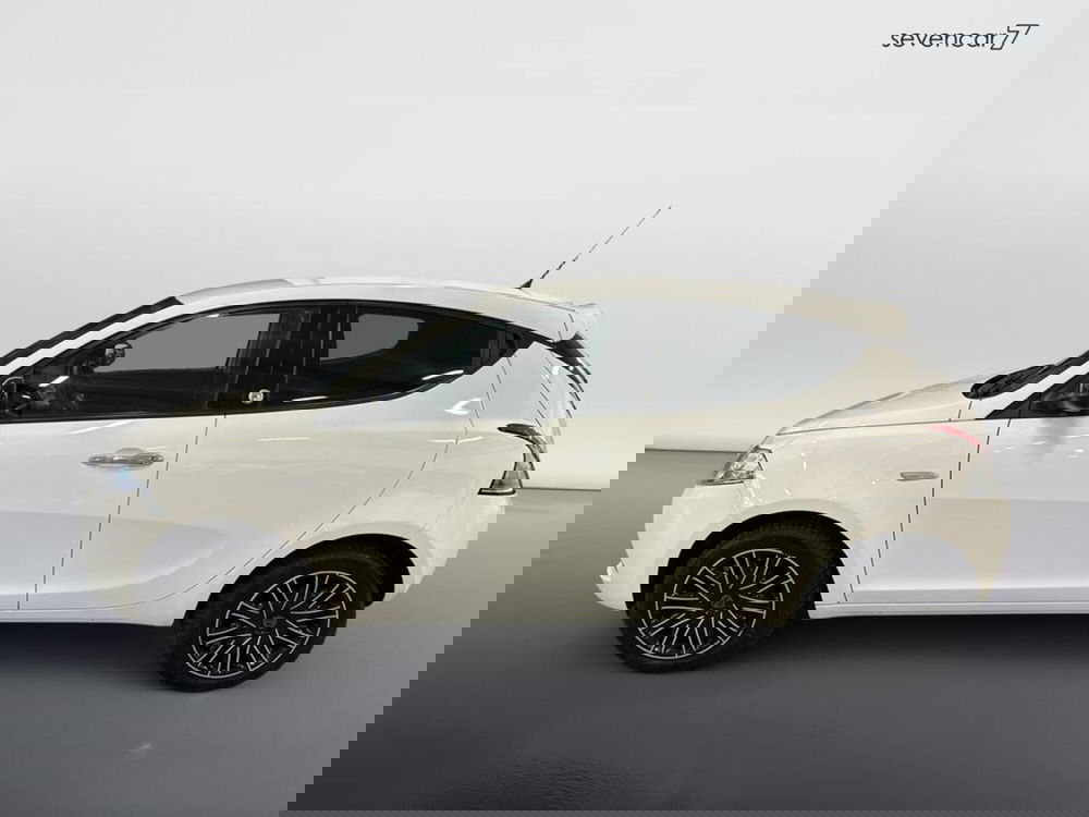 Lancia Ypsilon usata a Verona (8)