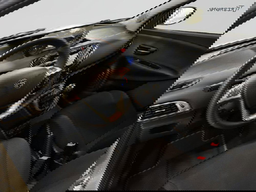 Lancia Ypsilon usata a Verona (9)