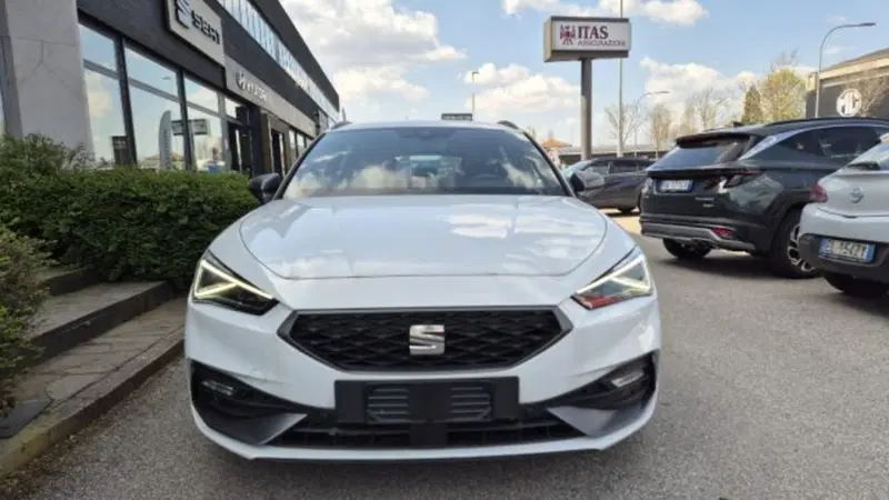 SEAT Leon ST nuova a Bologna (2)