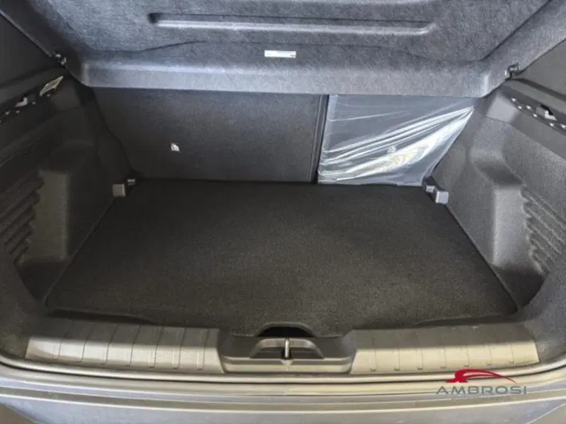 Jeep Avenger nuova a Perugia (9)