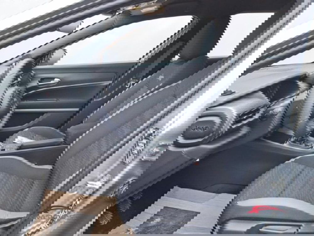 Jeep Avenger nuova a Perugia (10)