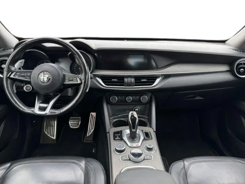Alfa Romeo Stelvio usata a Lecce (11)