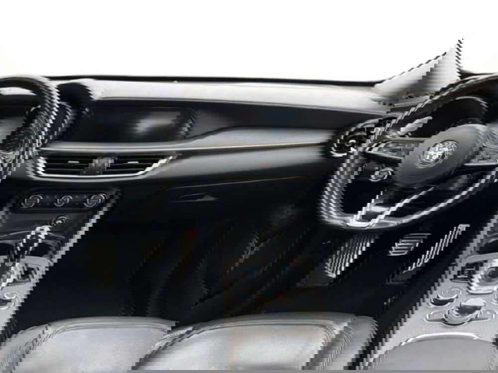 Alfa Romeo Stelvio usata a Lecce (11)