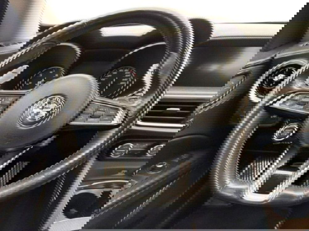 Alfa Romeo Stelvio usata a Lecce (12)