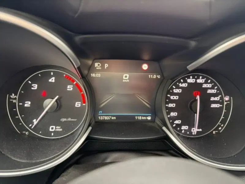 Alfa Romeo Stelvio usata a Lecce (13)