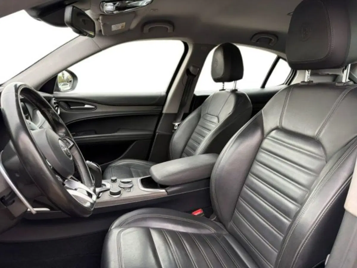 Alfa Romeo Stelvio usata a Lecce (14)