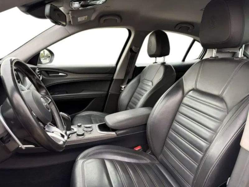 Alfa Romeo Stelvio usata a Lecce (14)