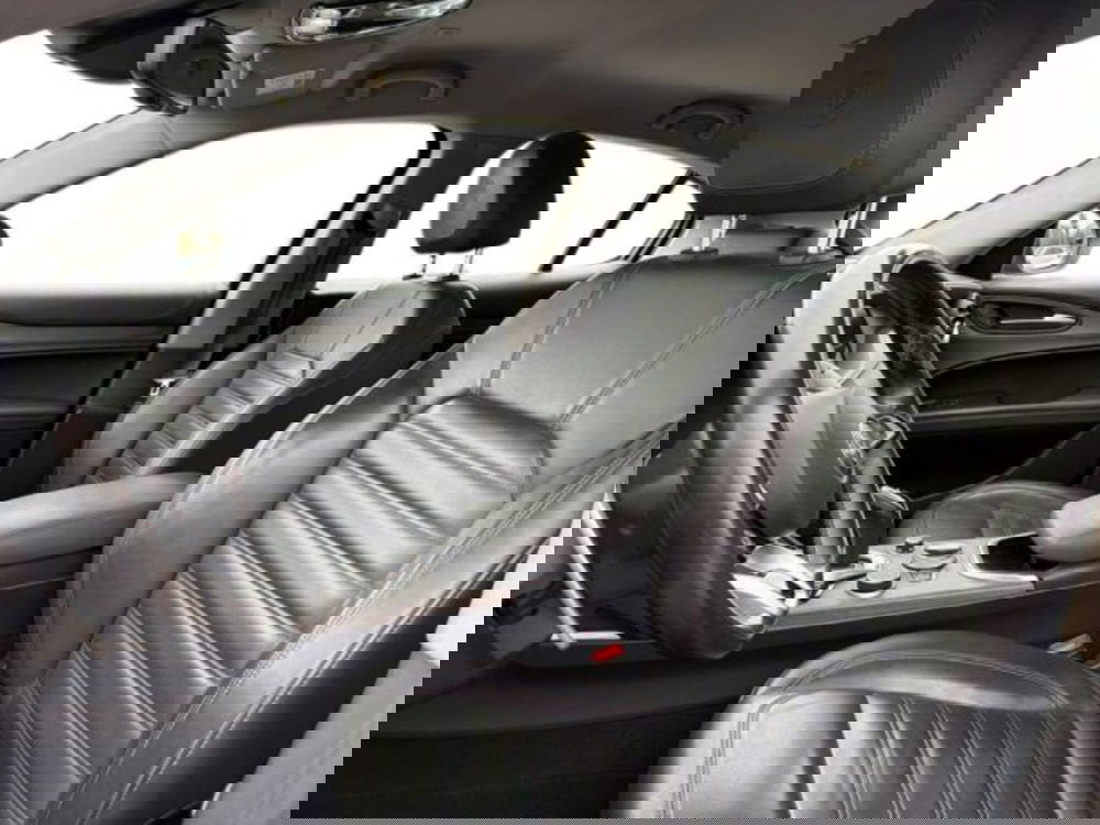 Alfa Romeo Stelvio usata a Lecce (14)