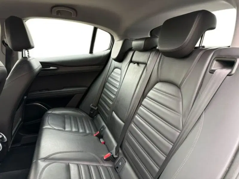 Alfa Romeo Stelvio usata a Lecce (15)