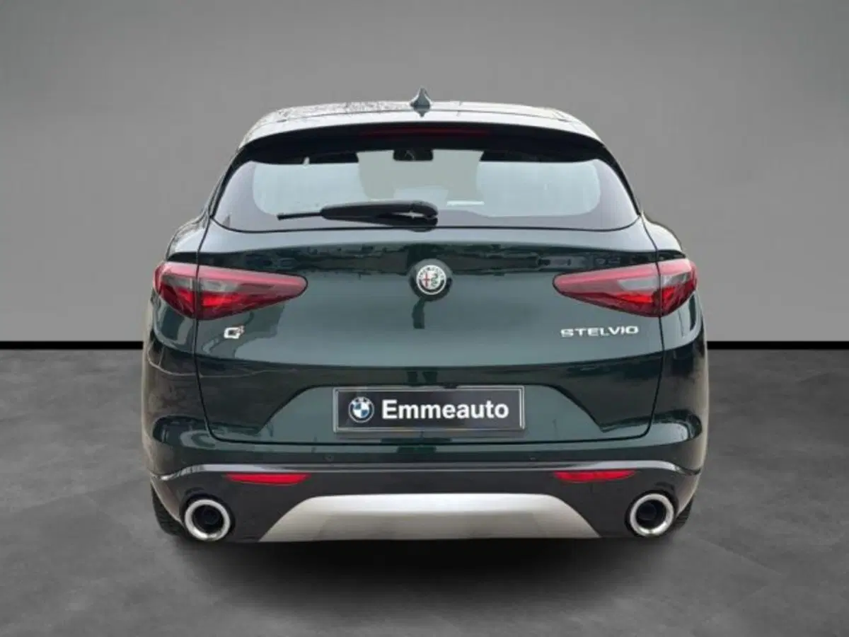Alfa Romeo Stelvio usata a Lecce (4)