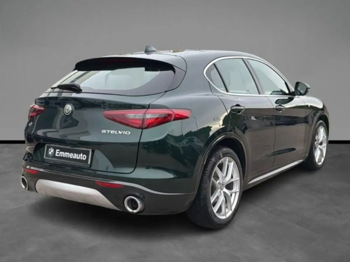 Alfa Romeo Stelvio usata a Lecce (5)