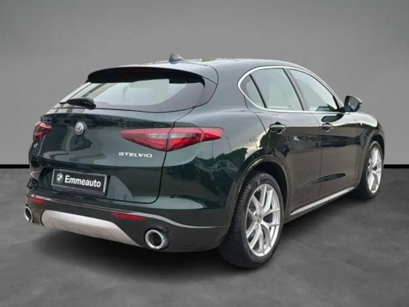 Alfa Romeo Stelvio usata a Lecce (5)